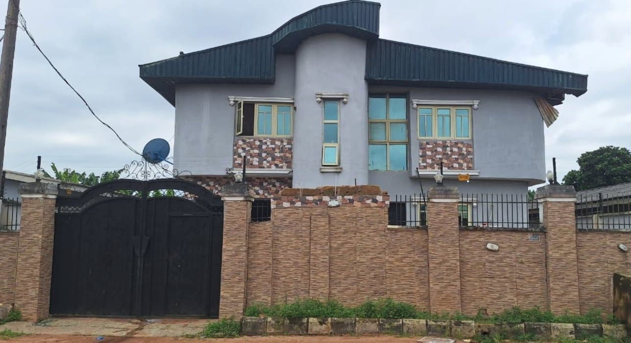 Photo of the 6-bed duplex
